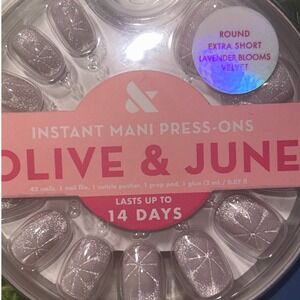 Olive & June Lavender Blooms Velvet Press On Nails Round Extra Short 42ct Kit